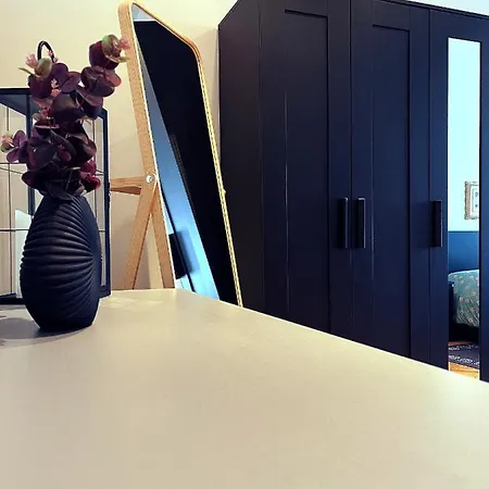 The Lighthouse - * אאוסטה